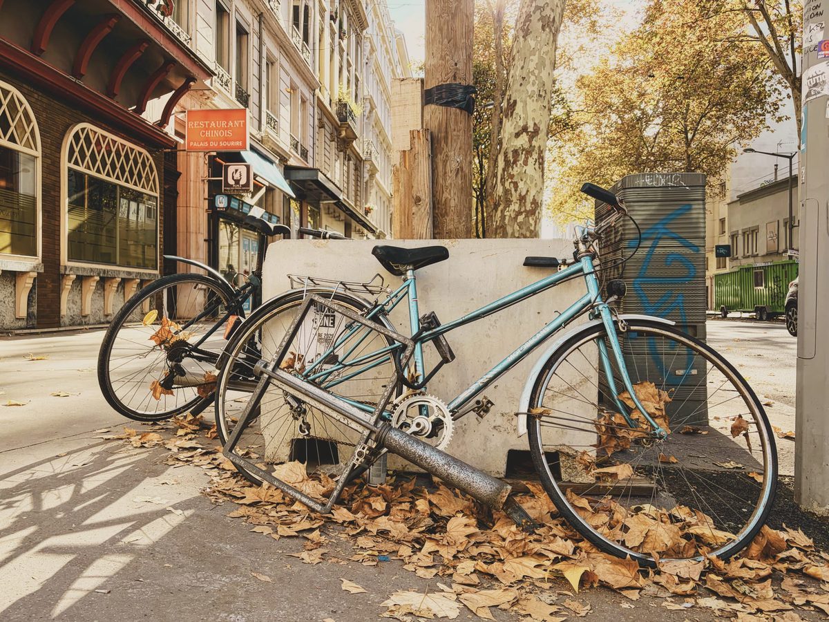 A bunch of old bikes on the street. Image Anthony Nelzin-Santos.