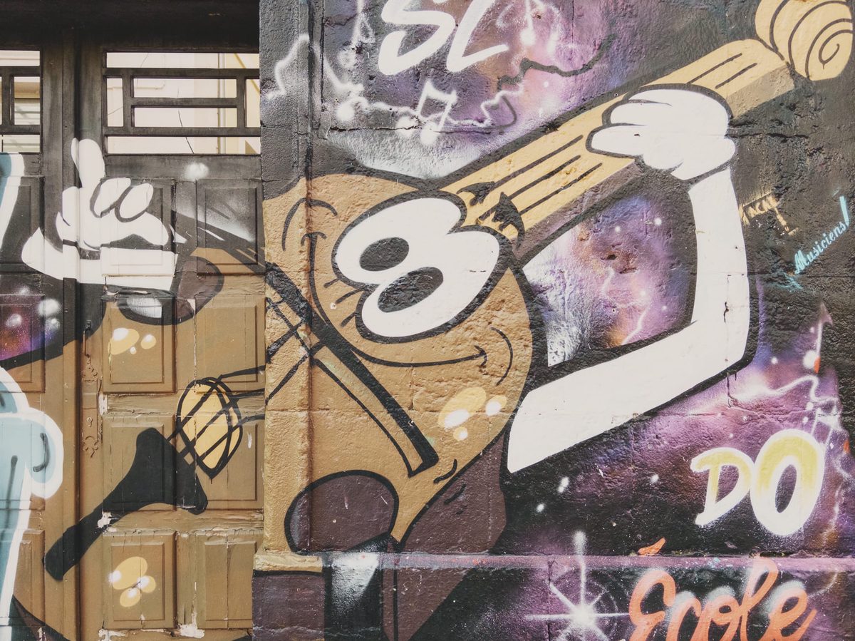 A mural of a violin playing itself. Image Anthony Nelzin-Santos.