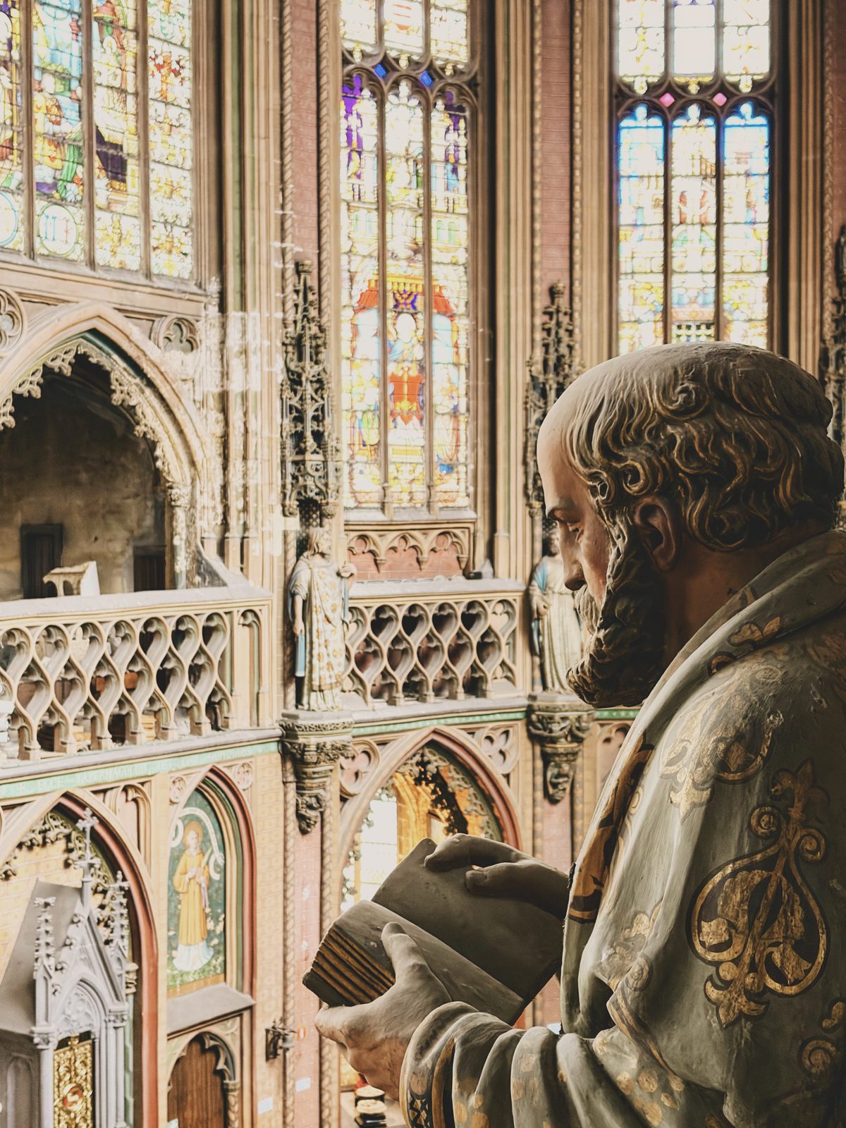 A statue at St. James’s Church in Liège. Image Anthony Nelzin-Santos.