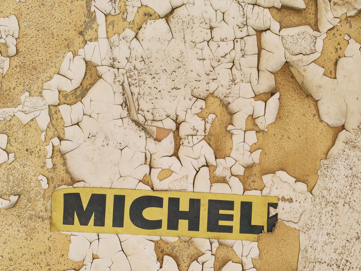 Paint cracking on a wall. Image Anthony Nelzin-Santos.