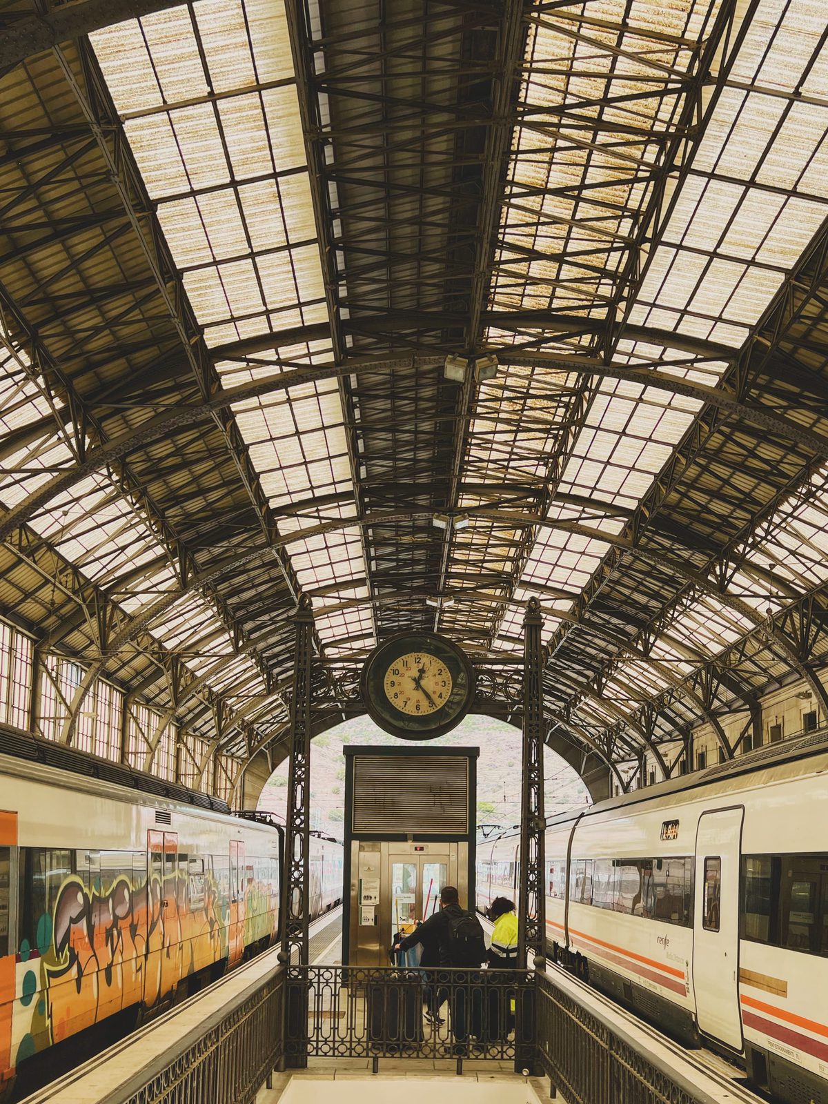 The clock a Portbou’s train station. Image Anthony Nelzin-Santos.