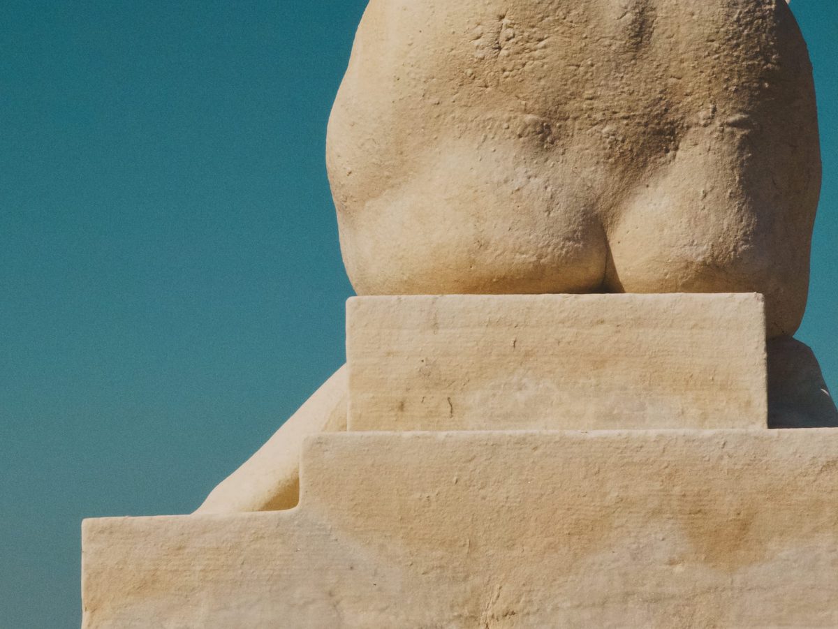 The bottom part of a statue. Image Anthony Nelzin-Santos.